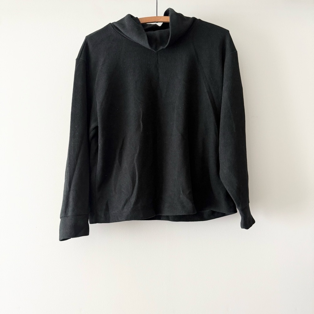 Uniqlo Mock Neck Sweater Size M Japan‎ Layers Minimalist Casual